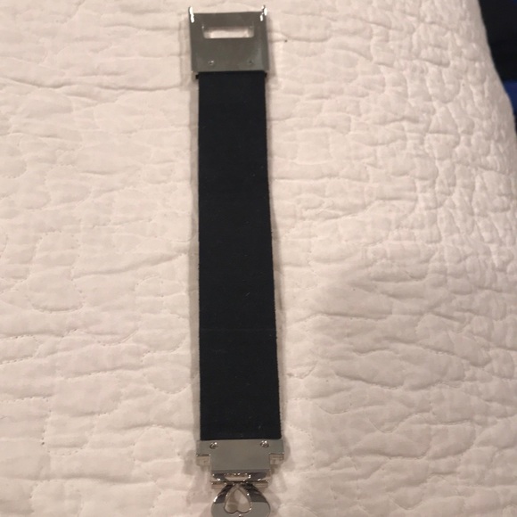 3/$20 Rhinestone heart clasp bracelet - Picture 9 of 15